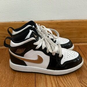Little Boys Jordan 1 Mid Gold, White and Black Size 1